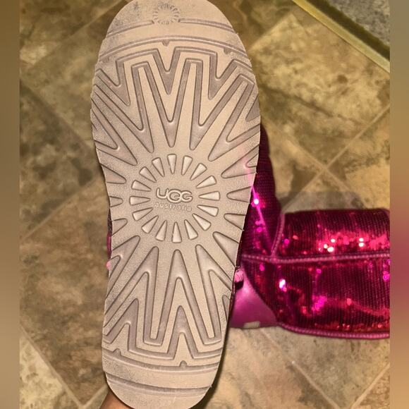 Ugg Classic Short Pink Sparkle Size 8 - Picture 6 of 6
